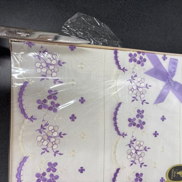 Vintage Lady Christina Embroidered Percale Pillow Cases Set of 2 Scalloped Edge - Picture 3 of 8